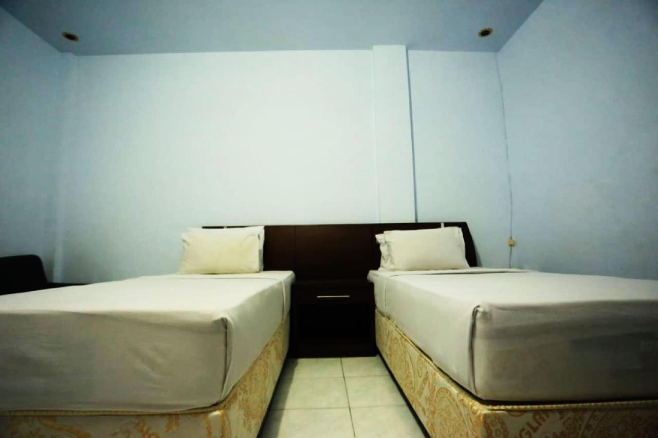 Urbanview Hotel Mulia Indah Palopo Exterior photo