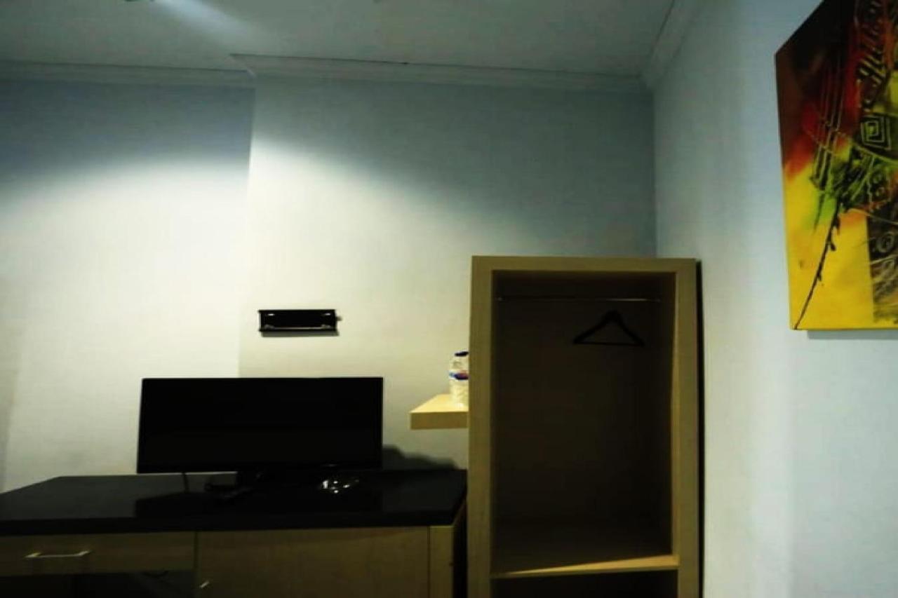 Urbanview Hotel Mulia Indah Palopo Exterior photo
