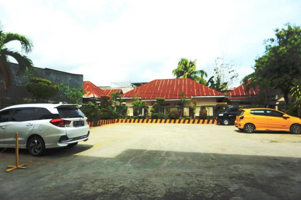 Urbanview Hotel Mulia Indah Palopo Exterior photo